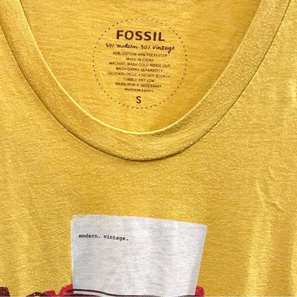 Fossil Vintage Typewriter T-Shirt Y2K 2000s Cute Academia Nerdy Twee Graphic - Picture 2 of 4